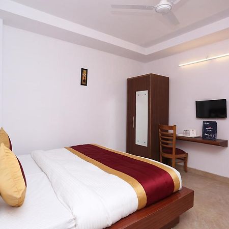 Capital O 12807 Amaira Hotel And Banquets Noida Eksteriør billede