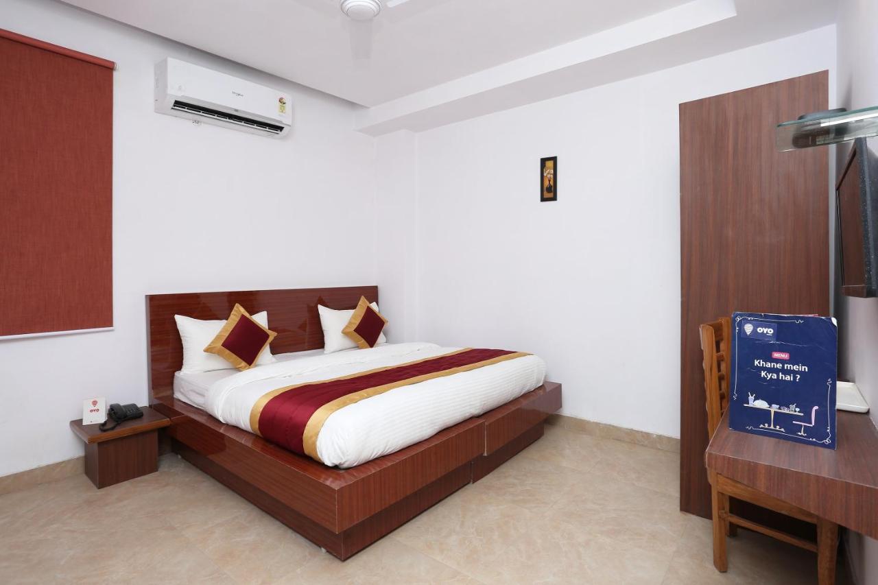 Capital O 12807 Amaira Hotel And Banquets Noida Eksteriør billede