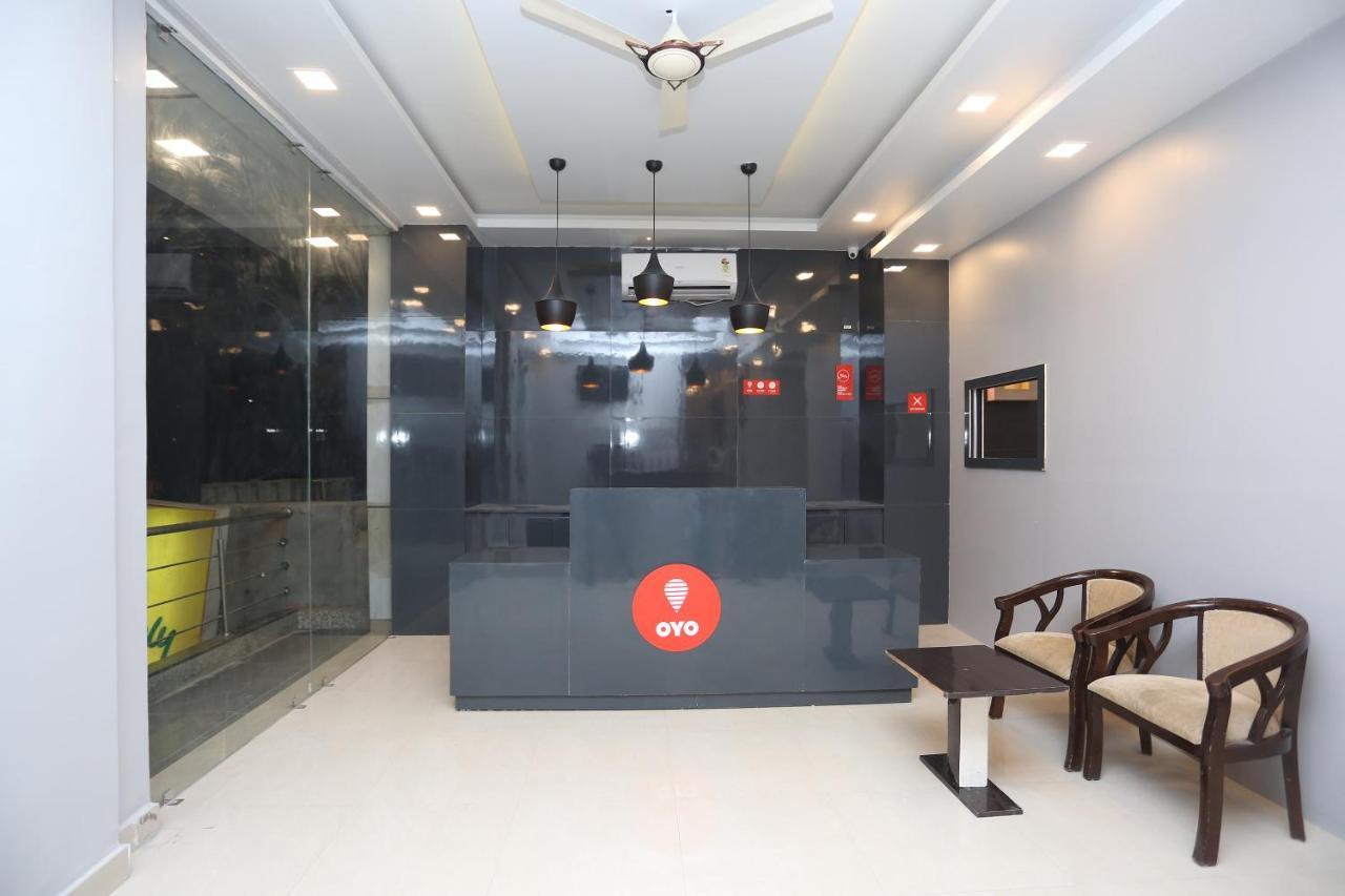 Capital O 12807 Amaira Hotel And Banquets Noida Eksteriør billede