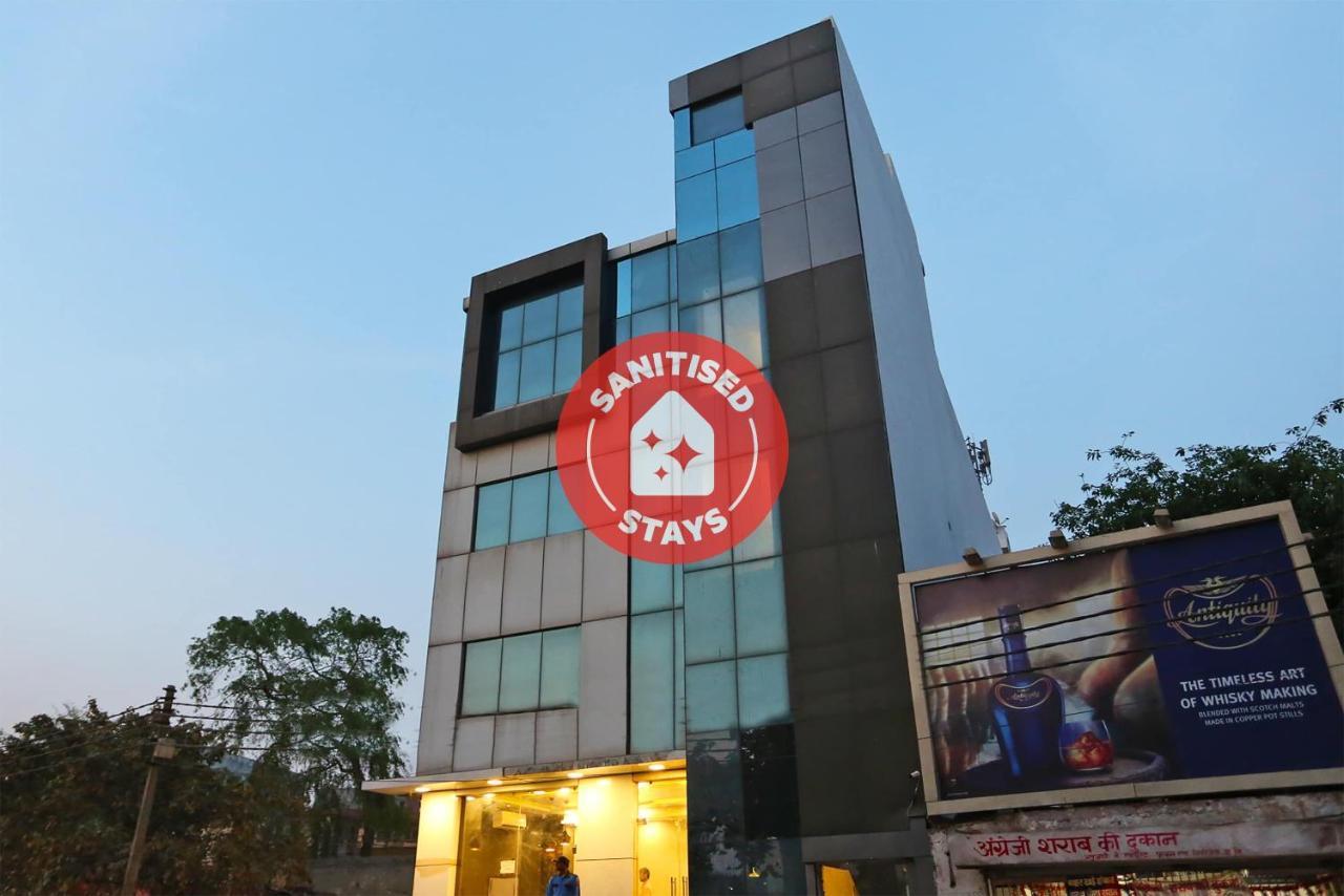 Capital O 12807 Amaira Hotel And Banquets Noida Eksteriør billede