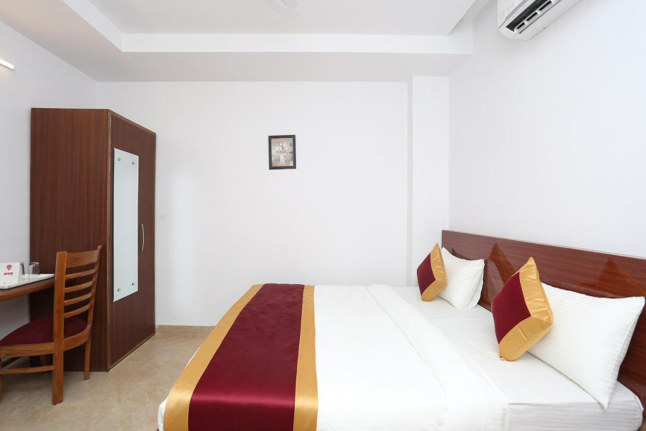 Capital O 12807 Amaira Hotel And Banquets Noida Eksteriør billede