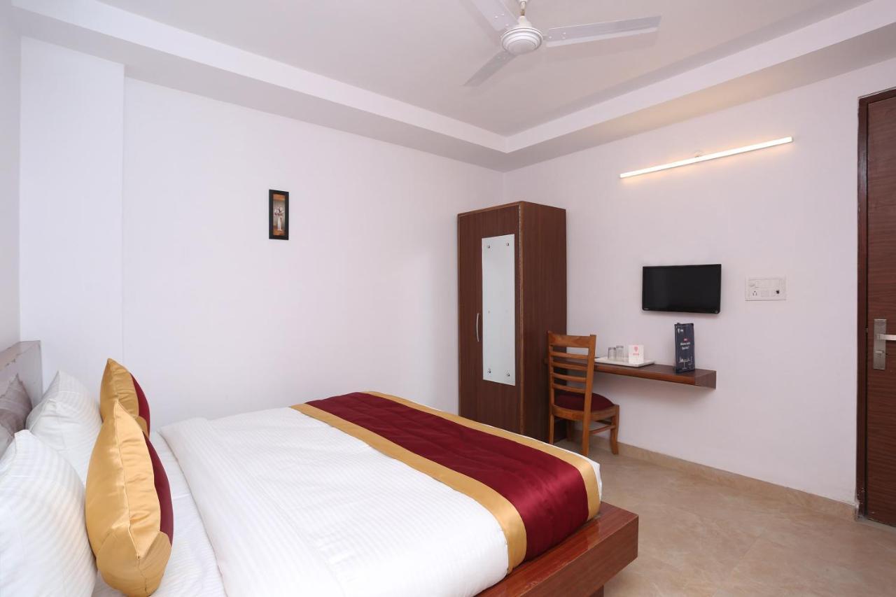 Capital O 12807 Amaira Hotel And Banquets Noida Eksteriør billede