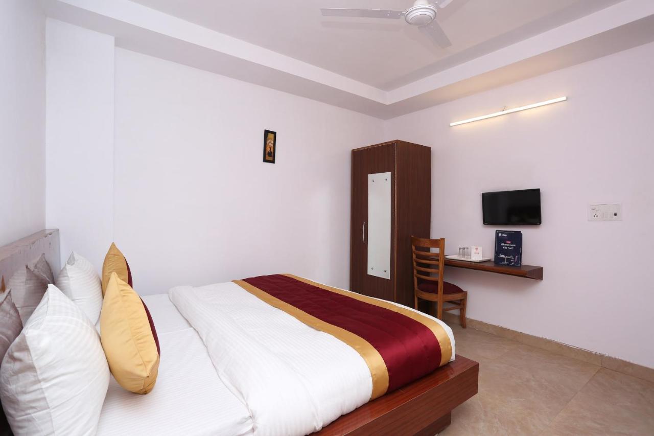 Capital O 12807 Amaira Hotel And Banquets Noida Eksteriør billede