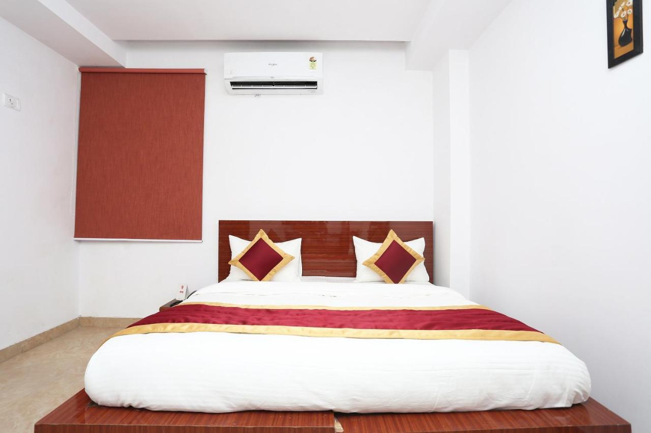 Capital O 12807 Amaira Hotel And Banquets Noida Eksteriør billede